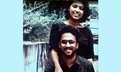 காதலியை குக்கரால் அடித்துக்கொன்ற காதலன்