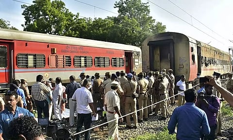 மதுரை ரயில் பெட்டியில் தீ விபத்து - கைதான 5 பேருக்கு செப். 11 வரை காவல் - நீதிமன்றம் உத்தரவு!