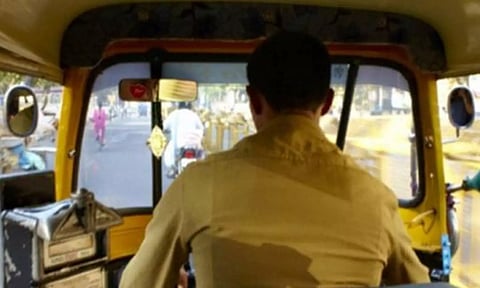 பள்ளி குழந்தைகள் பாதுகாப்பு: ஆட்டோ டிரைவர்களுடன் போக்குவரத்து அதிகாரிகள் ஆலோசனை