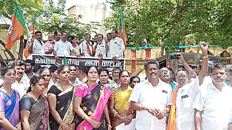 மதுரையில் பா.ஜ.க.வினர் ஆர்ப்பாட்டத்தில் ஈடுபட்டனர். 