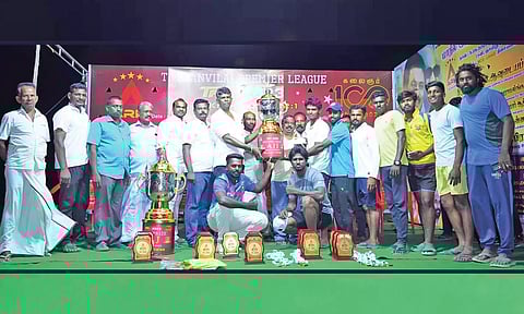 பரிசளிப்பு விழா நடந்தபோது எடுத்த படம்.