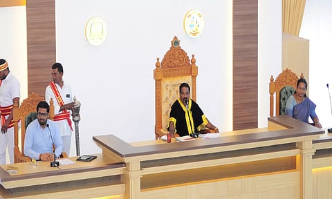 நாகர்கோவில் மாநகராட்சி அலுவலகத்தில் ஊழியர்கள் பற்றாக்குறையால் மலைபோல் தேங்கிக் கிடக்கும் கோப்புகள் கவுன்சிலர்கள் குற்றச்சாட்டு