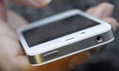 பேராசிரியைகள், மாணவிகளுக்கு இரவு நேரத்தில் ஆபாச வீடியோ அனுப்பும் பேராசிரியர்