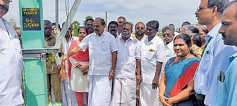 புதிய மின்மாற்றியை கடம்பூர் ராஜூ எம்.எல்.ஏ. திறந்து வைத்த போது எடுத்தபடம்.