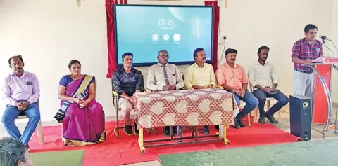 ஆளுமைப்பண்பு வளர்த்தல் பற்றிய சிறப்பு நிகழ்ச்சியில் கலந்து கொண்டவர்களை படத்தில் காணலாம். 