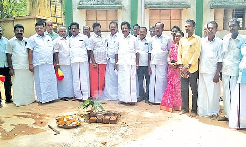 புதிய வகுப்பறைகள் கட்டும் பணியை அசோக்குமார் எம்.எல்.ஏ. தொடங்கி வைத்தார்.