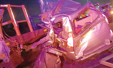 விராலிமலை அருகே விபத்து- லாரி மீது கார் மோதி ஊராட்சிமன்ற தலைவர்கள் 2 பேர் பலி