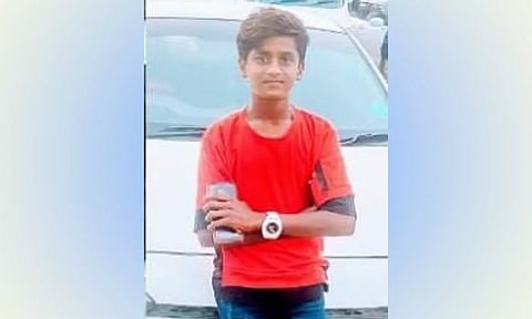ஊதுபத்தி எந்திரத்தில் சிக்கி 17 வயது சிறுவன் சாவு