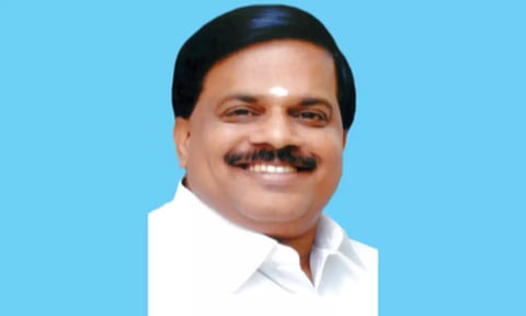 ஆவின் நிர்வாகம் விஜிலென்ஸ், அதிகாரிகள் மூலமும் பால் உற்பத்தியாளர் கூட்டுறவு சங்கங்களை மிரட்டுவதை கைவிட வேண்டும்