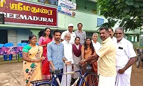 கூடலூர் பகுதியில் அரசு பள்ளி மாணவர்களுக்கு இலவச சைக்கிள்