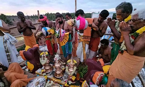 கும்பாபிஷேகம் நடைபெற்றக் காட்சி.