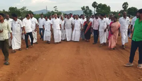 விழா பந்தல் அமைய உள்ள இடத்தை அமைச்சர் கே.என்.நேரு ஆய்வு செய்த காட்சி. அருகில் மாவட்ட செயலாளர்கள் எஸ்.ஆர்.சிவலிங்கம், ஆர். ராஜேந்திரன் எம்.எல்.ஏ. , டி.எம்.செல்வகணபதி உள்பட பலர் உள்ளனர்.
