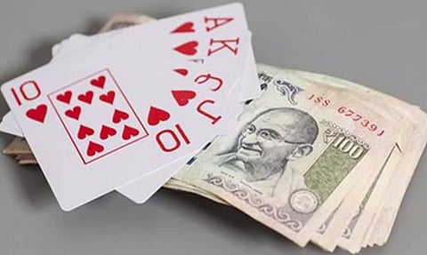 கிருஷ்ணகிரி மாவட்டத்தில் குட்கா, கஞ்சா, லாட்டரி விற்ற 8 பேர் கைது