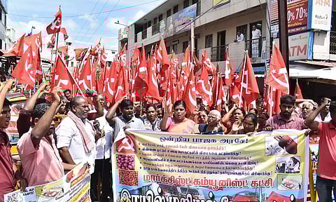 ஈரோட்டில் ரெயில் மறியலுக்கு முயன்ற மார்க்சிஸ்ட் கம்யூனிஸ்டு கட்சியினர் 250 பேர் கைது