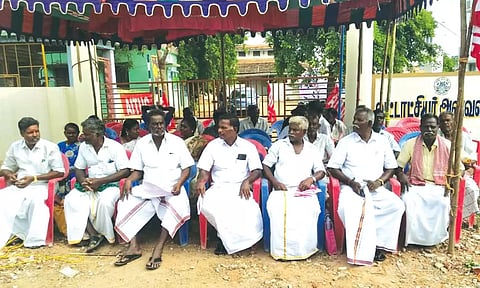 உண்ணாவிரத போராட்டம் நடந்தது.