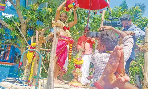 மகா கும்பாபிசேகம் நடந்தது.