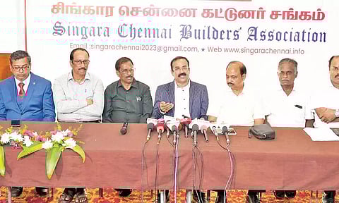 உயர்த்தப்பட்ட பல்வேறு பதிவு கட்டணங்களின் உயர்வை மறுபரிசீலனை செய்ய வேண்டும்- கட்டுனர் சங்கம் வலியுறுத்தல்