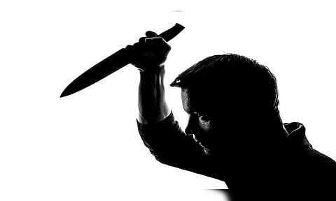 காதலியை கத்தியால் குத்திய வாலிபர்