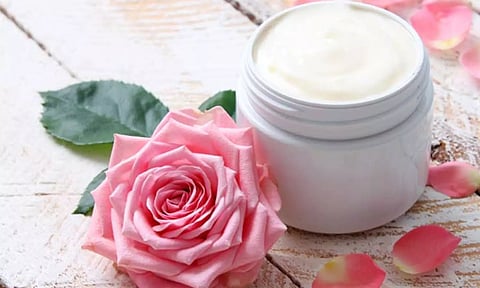 முகப்பொலிவை அதிகரிக்க ஹோம்மேட் ரோஸ் க்ரீம்...