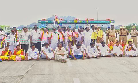 திருப்பதிசாரத்தில் தே.மு.தி.க.வினர் மறியல் போராட்டம்