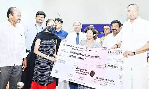 மாணவர்களுக்கு ரூ.9 கோடி கல்வி கடனுதவி
