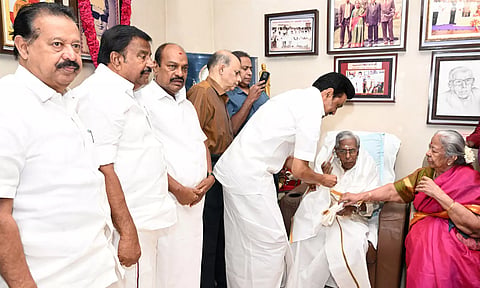 ஆர்.எம்.வீரப்பனின் 98-வது பிறந்தநாள்: முதலமைச்சர் மு.க.ஸ்டாலின் நேரில் வாழ்த்து