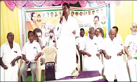 செயற்குழு கூட்டம் நடைபெற்றக் காட்சி.