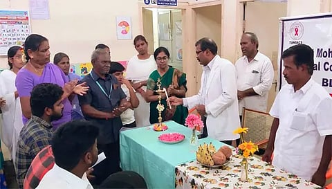 ரத்ததான முகாம் நடைபெற்ற போது எடுத்த படம். 