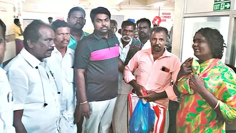மின்சாரம் பாய்ந்த சிறுவர்களின் குடும்பத்துக்கு ஆறுதல்