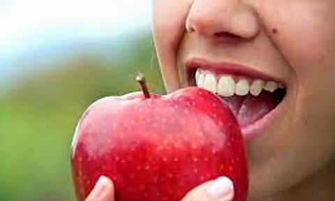 பற்களை பாதுகாக்கும் உணவு பொருட்கள்