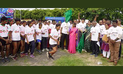 எய்ட்ஸ் குறித்த விழிப்புணர்வு மாரத்தான் ஓட்டம்- மேயர் பிரியா தொடங்கி வைத்தார்