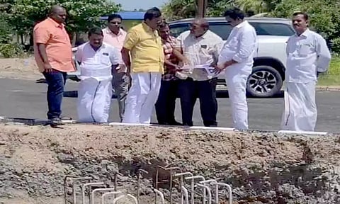 சாலை விரிவாக்க பணிகளை அம்பேத்குமார் எம்.எல்.ஏ. ஆய்வு