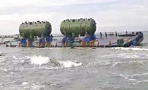 கூடங்குளம் அணுமின் நிலையம் அருகே தரை தட்டிய மிதவை கப்பலை மீட்பதில் மீண்டும் பின்னடைவு