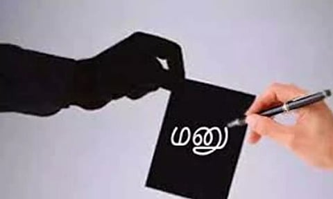மாணவ-மாணவிகள் கலெக்டரிடம் மனு