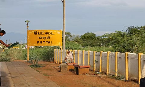 பேட்டை ரெயில் நிலையத்தில் டிக்கெட் முன்பதிவுக்காக வரும் பயணிகளுக்கு ஏமாற்றம்