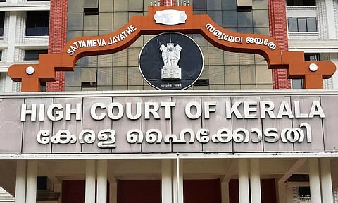 ஆபாச படம் பார்ப்பது தப்பே இல்லை - உயர்நீதிமன்றம் அதிரடி