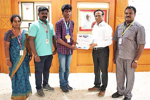 மாநில அளவிலான சிலம்பம் போட்டியில் எப்.எக்ஸ். என்ஜினீயரிங் கல்லூரி மாணவர் சாதனை