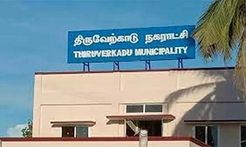 திருவேற்காடு பகுதியில் கழிவு நீர் தொட்டியை சுத்தம் செய்ய ஆட்களை பயன்படுத்தினால் நடவடிக்கை- நகராட்சி ஆணையர் எச்சரிக்கை