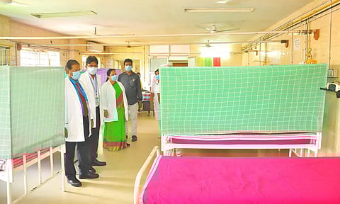 குமரி மாவட்டத்தில் காய்ச்சல் பாதித்தவர்களுக்கு சிகிச்சை அளிக்க அரசு ஆஸ்பத்திரியில் தனி வார்டுகள் தொடக்கம்