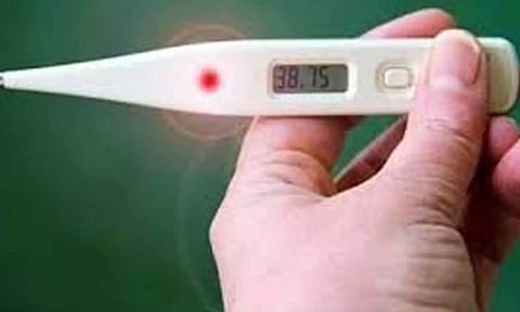 காய்ச்சல் அறிகுறியுடன் வந்த 3 பேர் திருப்பி அனுப்பப்பட்டனர்- சுகாதாரத்துறை அதிகாரிகள் தீவிர கண்காணிப்பு