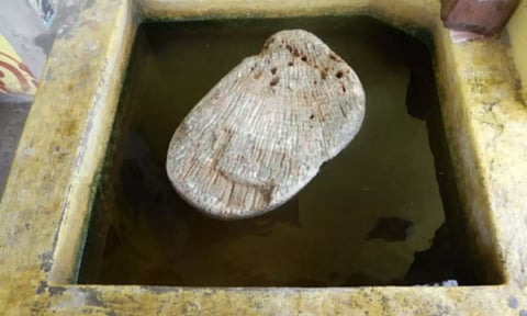 வரலாற்று சிறப்புமிக்க மிதக்கும் பாறைகள்