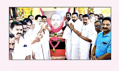 அண்ணா பிறந்த நாள் தி.மு.க.வினர் மரியாதை