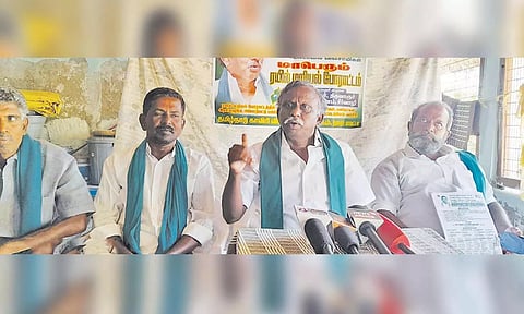 தமிழ்நாடு காவிரி விவசாயிகள் சங்க பொதுச்செயலாளர் பி.ஆர்.பாண்டியன் நிருபர்களுக்கு பேட்டி அளித்தார்.