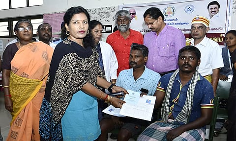 முகாமில் மாற்றுத்திறனாளிகளுக்கு அடையாள அட்டையை மாவட்ட கலெக்டர் ஷஜீவனா வழங்கினார்.
