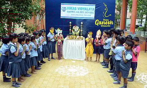 விநாயகர் சதுர்த்தி விழா கொண்டாடிய காட்சி.