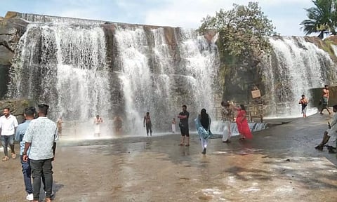 குமரியில் மழை நீடிப்பு