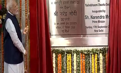 பிறந்த நாளன்று மக்களோடு மக்களாக மெட்ரோவில் பயணித்த மோடி: புது ரெயில் நிலையம் திறப்பு