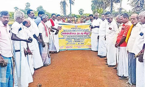 ஓவரூர் கிராமத்தில் பனை விதைகள் நடும் விழா நடந்தது.