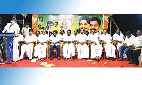 பொதுக்கூட்டத்தில் முன்னாள் அமைச்சர் கே.டி.ராஜேந்திரபாலாஜி பேசினார்.