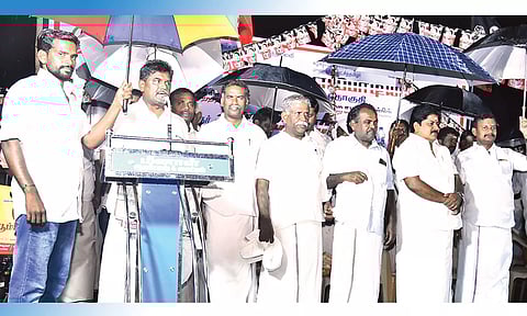 அண்ணா பிறந்த நாள் பொதுக்கூட்டத்தில் செந்தில்நாதன் எம்.எல்.ஏ. பேசினார்.